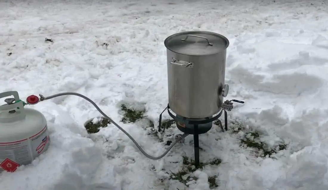 Setting-Up-Your-Deep-Fryer Setting Up Your Deep Fryer